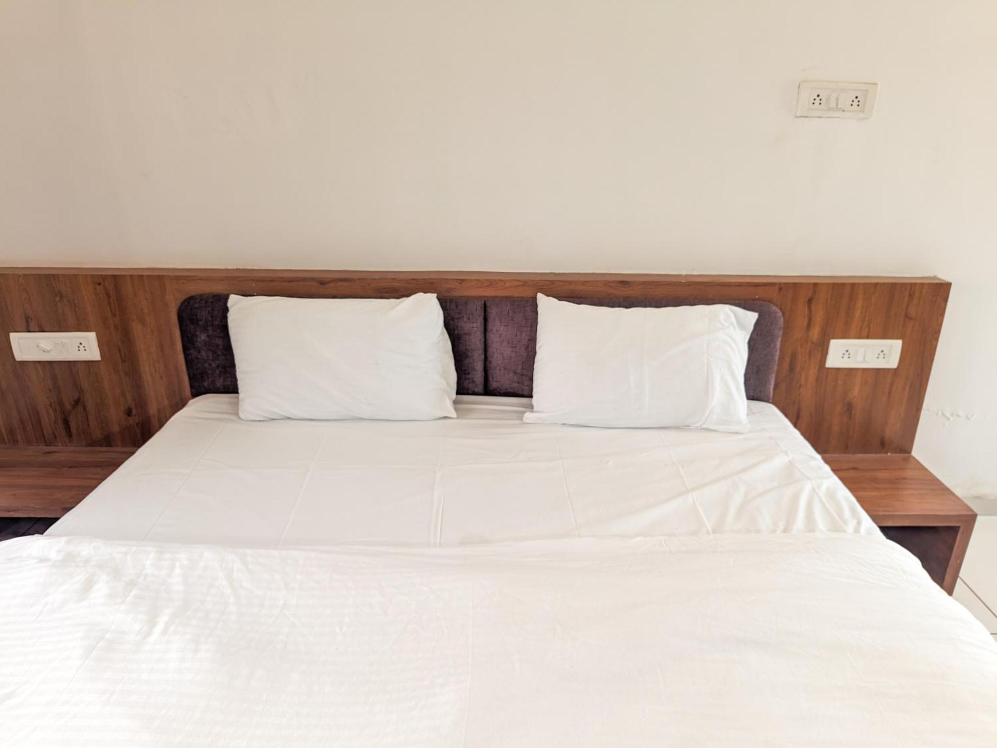 Samrat Homestay Garudeshwar Extérieur photo