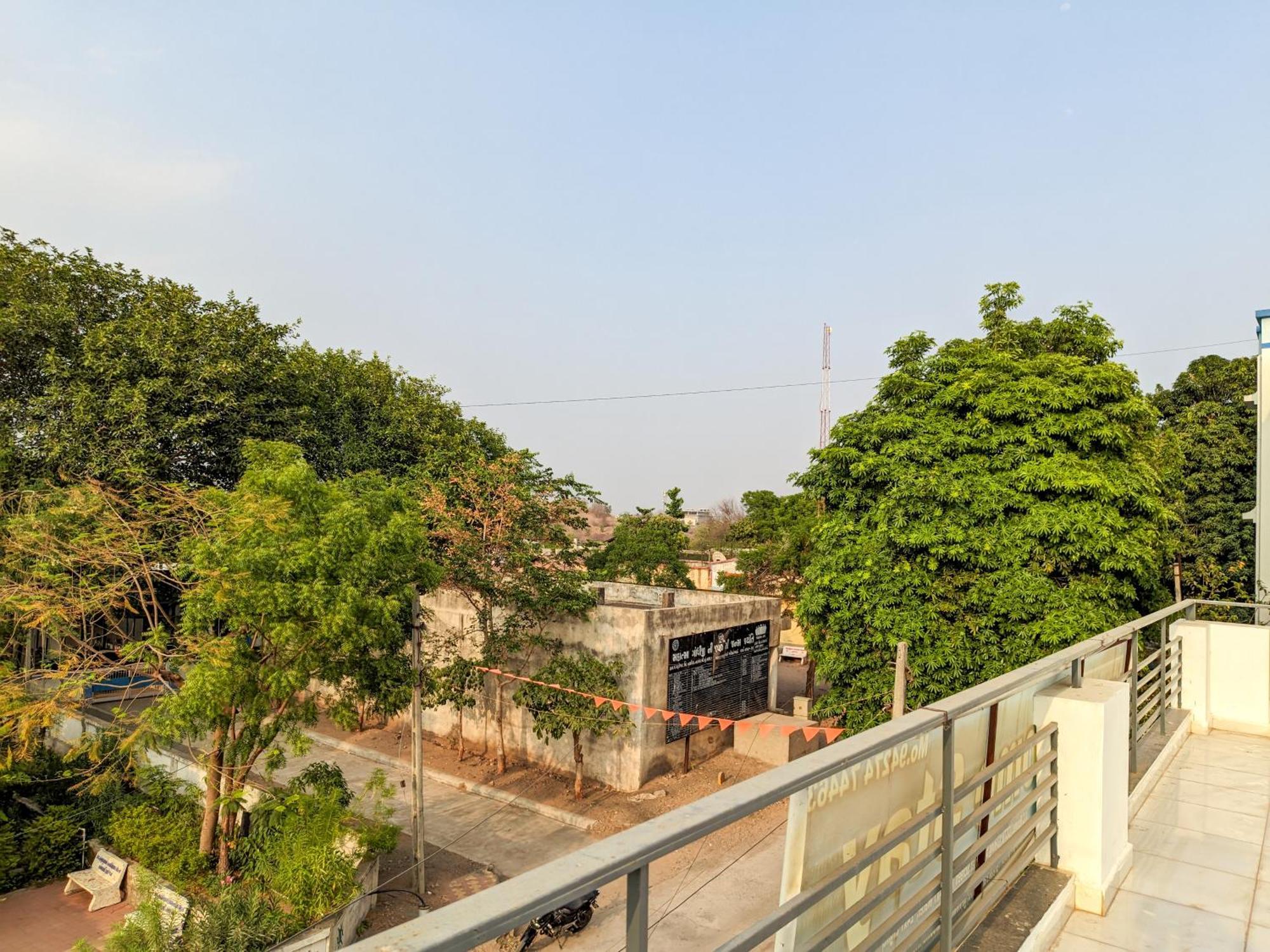 Samrat Homestay Garudeshwar Extérieur photo