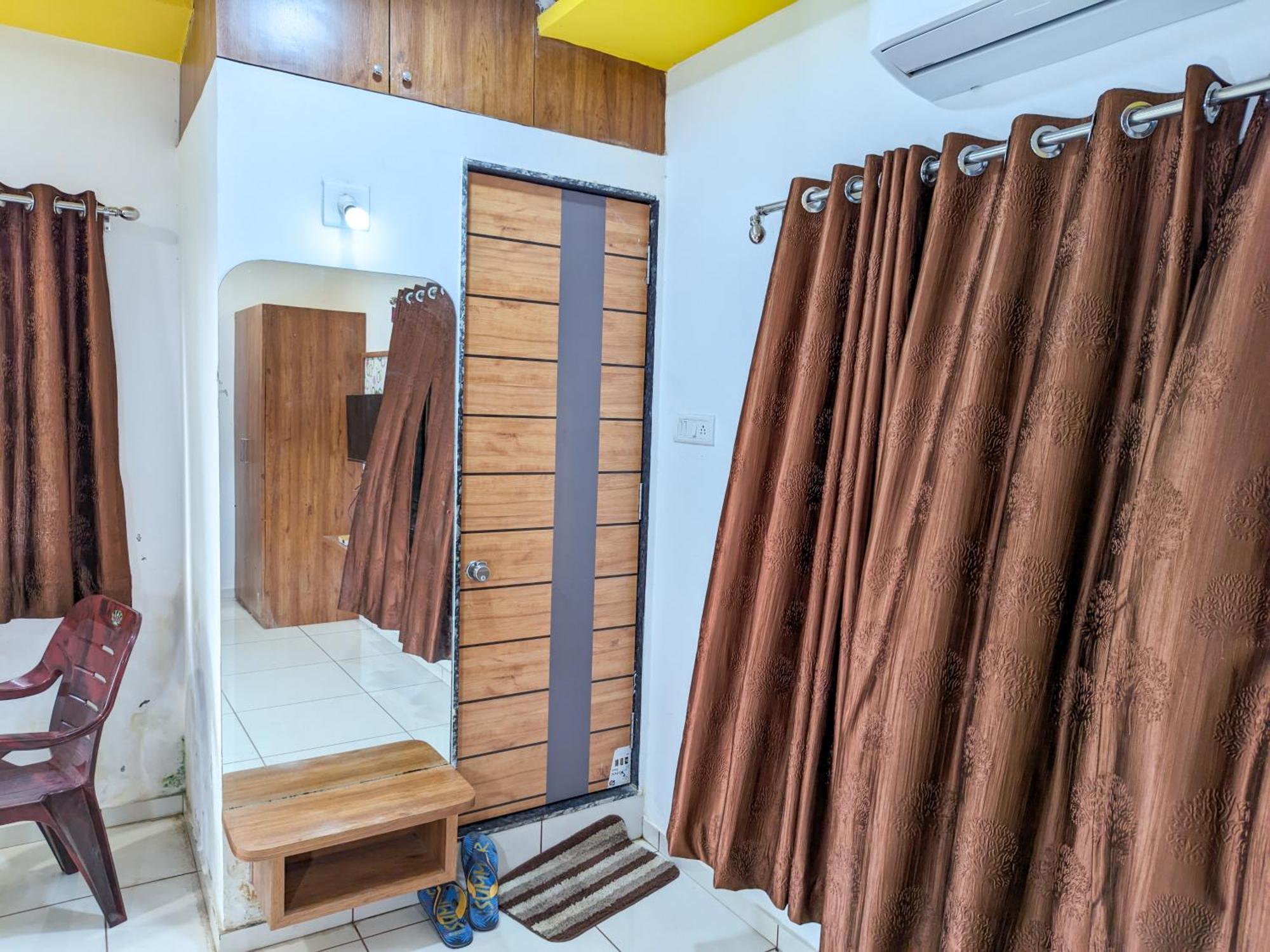 Samrat Homestay Garudeshwar Extérieur photo