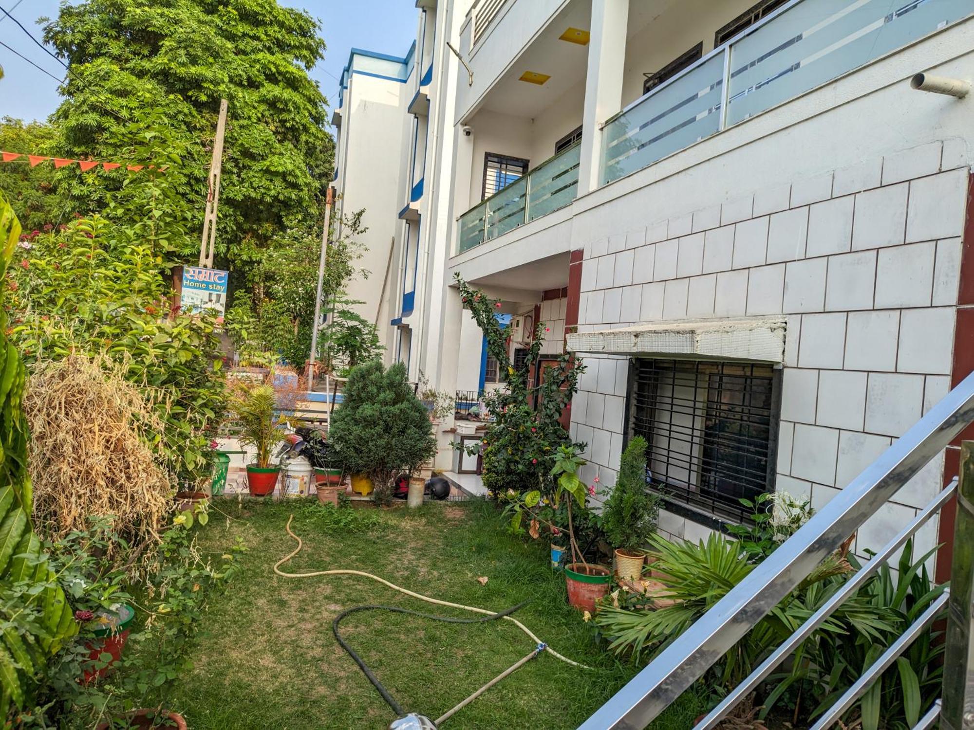Samrat Homestay Garudeshwar Extérieur photo