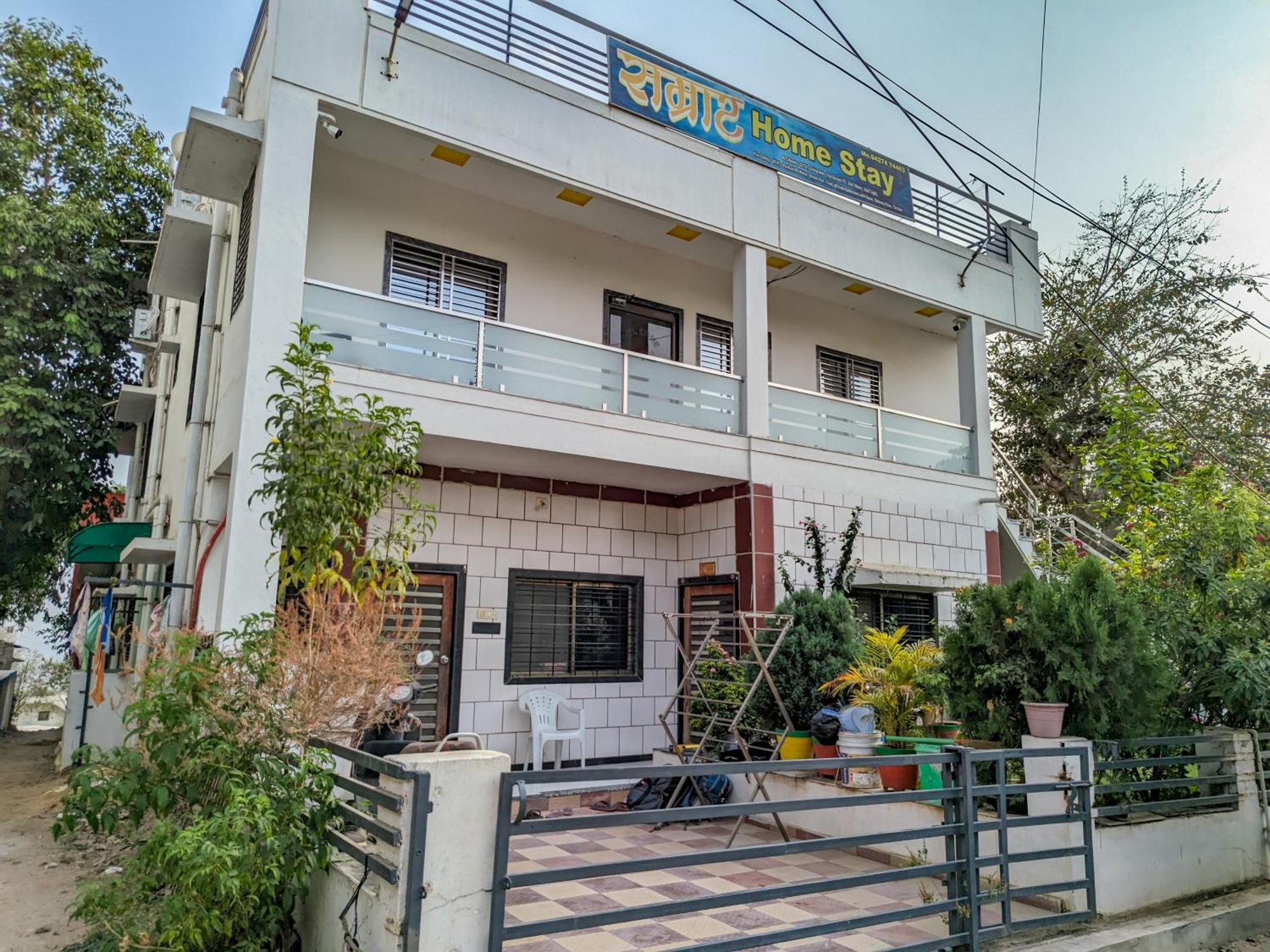 Samrat Homestay Garudeshwar Extérieur photo